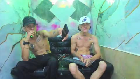 Snapshot of kevinperlas_ chatting on 11.20.25 kevinperlas_ online show from 11.20.25