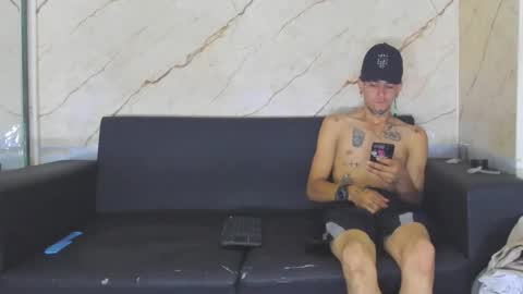 Snapshot of kevinperlas_ chatting on 11.21.25 kevinperlas_ online show from 11.21.25