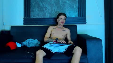 Snapshot of kevinperlas_ chatting on 12.02.25 kevinperlas_ online show from 12.02.25