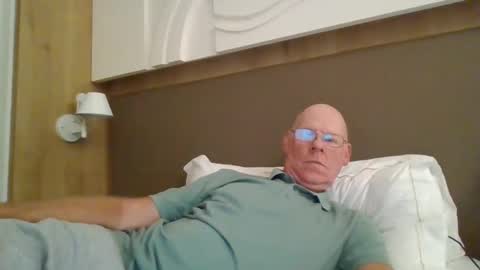 kevlooking4sez online show from 10.14.25