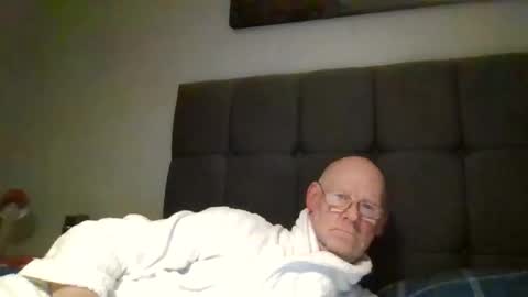 kevlooking4sez online show from 04.17.26