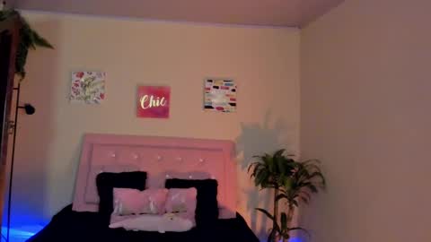 Snapshot of keyla_roberts_ chatting on 02.27.25 Adhara. Help me reach 100 likes online show from 02.27.25