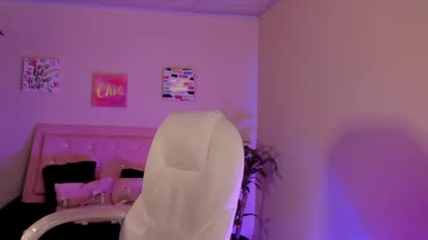 Snapshot of keyla_roberts_ chatting on 02.27.25 Adhara. Help me reach 100 likes online show from 02.27.25