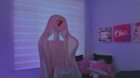 Snapshot of keyla_roberts_ chatting on 09.23.25 Adhara. Help me reach 100 likes online show from 09.23.25