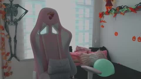 Snapshot of keyla_roberts_ chatting on 10.10.25 Adhara. Help me reach 100 likes online show from 10.10.25