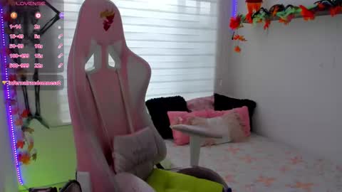 Snapshot of keyla_roberts_ chatting on 10.29.25 Adhara. Help me reach 100 likes online show from 10.29.25