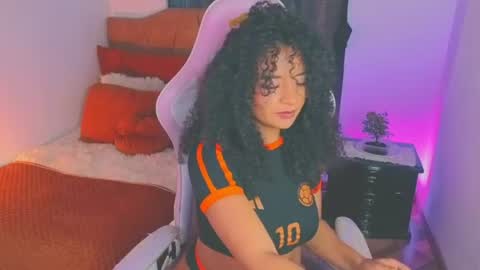 Snapshot of keyla_roberts_ chatting on 06.12.26 Adhara. Help me reach 100 likes online show from 06.12.26