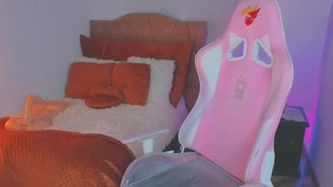 Snapshot of keyla_roberts_ chatting on 07.12.26 Adhara. Help me reach 100 likes online show from 07.12.26