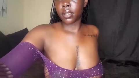 Snapshot of keylaa4 chatting on 09.18.25 keyla online show from 09.18.25