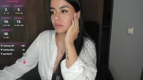 Snapshot of keyn_laurent_ chatting on 12.25.24 Laura online show from 12.25.24