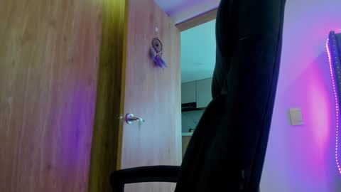 Snapshot of keyn_laurent_ chatting on 02.14.25 Laura online show from 02.14.25