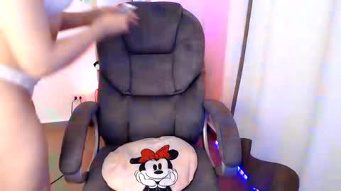 Snapshot of khal_girl chatting on 11.12.25 Liss online show from 11.12.25