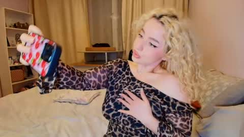 Snapshot of khaleesi_sy chatting on 04.11.26 Khaleesi online show from 04.11.26