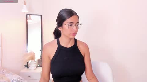 Snapshot of khloe_houston chatting on 05.08.26 Khloe online show from 05.08.26