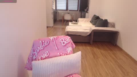 Snapshot of khloe_star chatting on 01.31.25 Khloe online show from 01.31.25