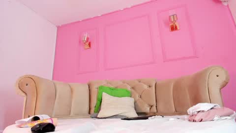 Snapshot of khloeblake chatting on 01.11.25 Khloe online show from 01.11.25