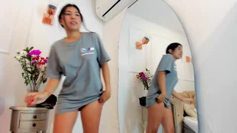 Snapshot of khloeblake chatting on 02.19.25 Khloe online show from 02.19.25