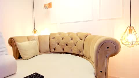 Snapshot of khloeblake chatting on 02.25.25 Khloe online show from 02.25.25