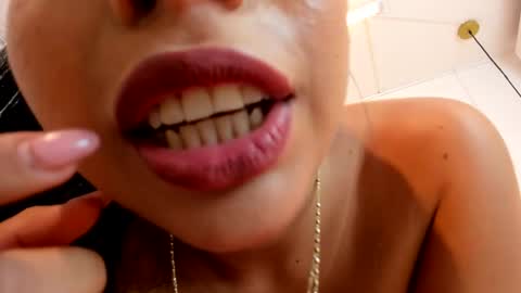 Snapshot of khloeblake chatting on 03.01.25 Khloe online show from 03.01.25