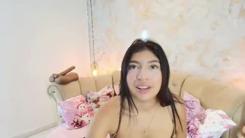 Snapshot of khloeblake chatting on 12.03.25 Khloe online show from 12.03.25