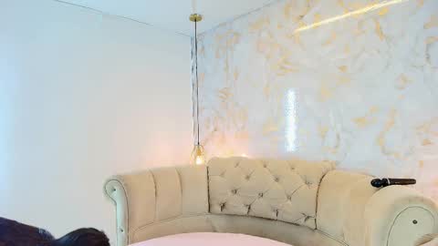 Snapshot of khloeblake chatting on 12.18.25 Khloe online show from 12.18.25