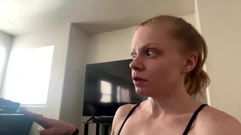 Snapshot of khloemariexox chatting on 10.17.25 khloemariexoxo  online show from 10.17.25