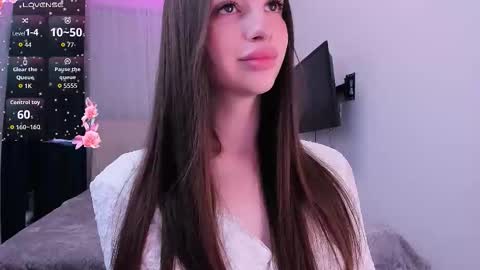 Snapshot of khloeyourangel chatting on 09.26.25 Khloe online show from 09.26.25