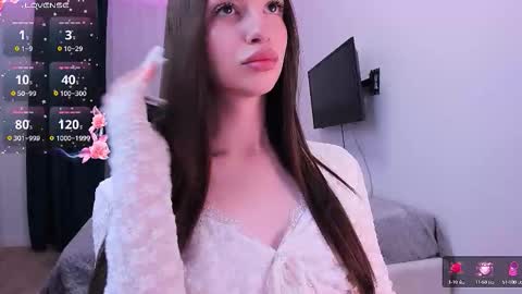 Snapshot of khloeyourangel chatting on 09.29.25 Khloe online show from 09.29.25