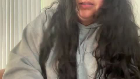 Snapshot of khmerdoll chatting on 01.28.25 Khmer Doll online show from 01.28.25