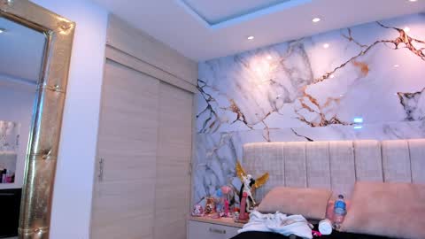 Snapshot of kiana_cream chatting on 04.12.26 N M online show from 04.12.26