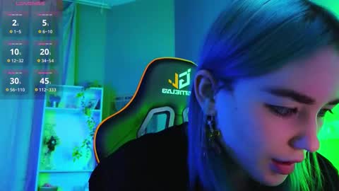 Snapshot of kiara_dream chatting on 09.17.25 Kira online show from 09.17.25
