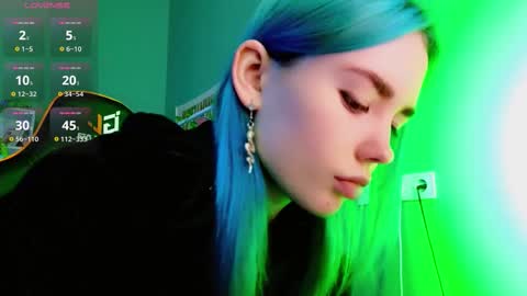 Snapshot of kiara_dream chatting on 09.25.25 Kira online show from 09.25.25