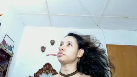 Snapshot of kiaralenon chatting on 10.05.25 kiaralenon online show from 10.05.25