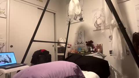 HunneysPlayRoom online show from 12.23.24