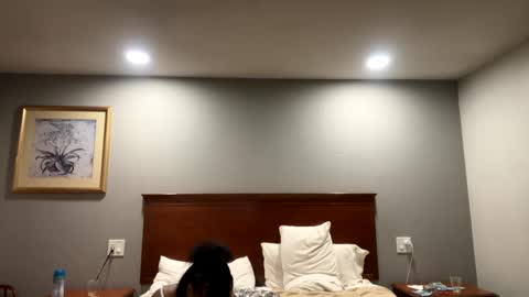 HunneysPlayRoom online show from 02.14.25