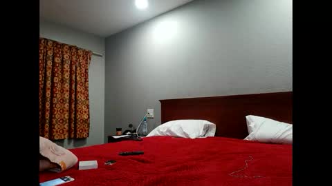 HunneysPlayRoom online show from 12.17.25