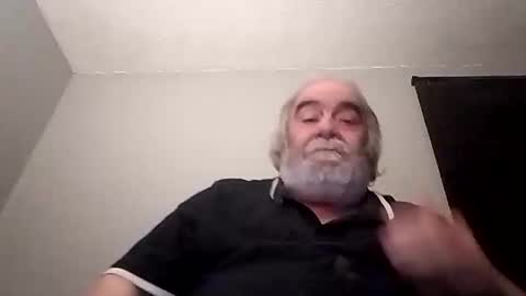 Snapshot of kickinme chatting on 10.17.25 KICKINME online show from 10.17.25