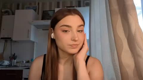 Ola my name is Lissa  Lets hit 10 Thumbs Up together   online show from 04.22.26