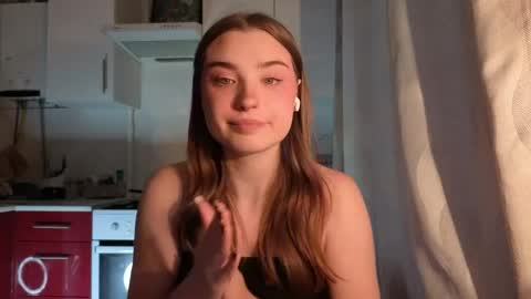 Snapshot of kierstentates chatting on 05.15.26 Ola my name is Lissa Lets hit 10 Thumbs Up together online show from 05.15.26