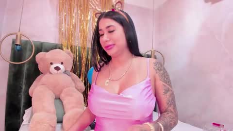 Snapshot of kiim_taaylor chatting on 01.19.25 Kim online show from 01.19.25