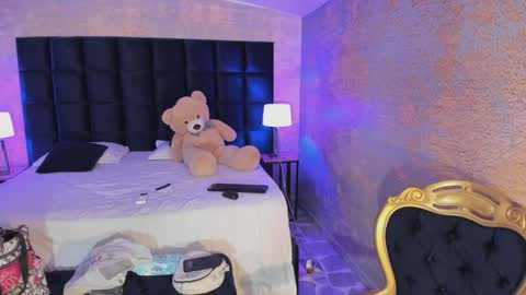 Snapshot of kiim_taaylor chatting on 01.21.25 Kim online show from 01.21.25