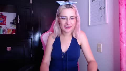 Snapshot of kiira_ra chatting on 01.02.25 Anna Sophia online show from 01.02.25