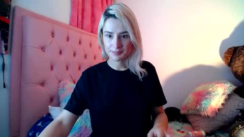 Snapshot of kiira_ra chatting on 01.25.25 Anna Sophia online show from 01.25.25