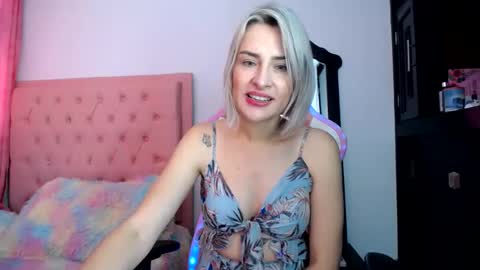 Snapshot of kiira_ra chatting on 02.05.25 Anna Sophia online show from 02.05.25