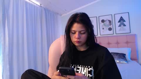 kIKI online show from 10.15.25