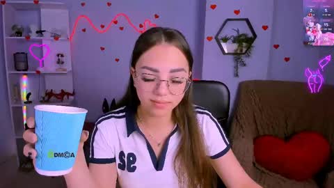 Snapshot of kiki_swan chatting on 05.28.26 kiki_swan online show from 05.28.26