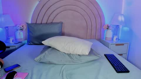 Snapshot of kikiisweet chatting on 10.25.25 KI KI online show from 10.25.25