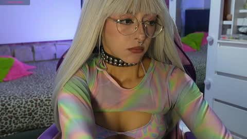 Snapshot of kikilepetite chatting on 04.11.26 kiki online show from 04.11.26