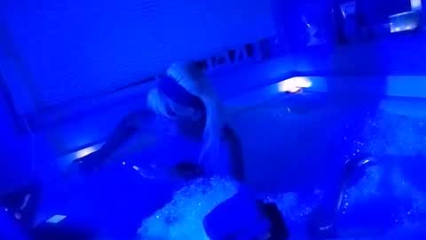 kikilovespartylights online show from 11.30.25