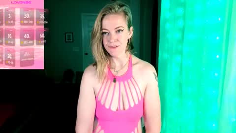 Snapshot of kiks823 chatting on 10.18.25 ONLY FANS Britteebee online show from 10.18.25
